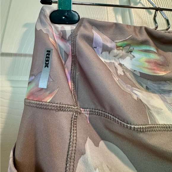 Women’s RBX leggings - beige w/ floral design - thigh pockets - size Large - Picture 9 of 12